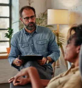 mature-male-therapist-with-female-client